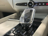 ノーベル賞の晩餐会でも使用されるスウェーデンの高級グラスメーカー「オレフォス」社製クリスタルシフトレバーです。