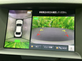 車両後方の状況を大画面で確認可能。安全な後退をサポートし、駐車場での運転をより安心にします。