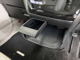 【ドリンクホルダー】さまざまな場所にございますので便利ですよ。