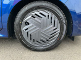 タイヤサイズ185/60R16、ホイールカバー装着