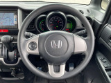 【ステアリングスイッチ】運転中、前方から目線をそらすことなく、オーディオ等の操作が可能な便利機能!安心&快適なドライブを演出してくれます♪