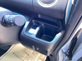 運転席にもドリンクホルダー装備してます!