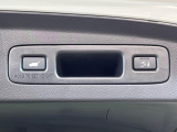 【パワーバックドア】スマートキーや運転席のボタンを押すだけでリアゲートが自動で開閉します!荷物を持っている時や、高い位置にあるバックドアを閉める際に便利な機能です♪