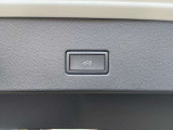 バックドアには電動テールゲート&rdquo;EasyOpen&EasyClose機能付。
