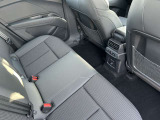 体を支えるためにシートを硬めにしております。長時間の運転でも疲れにくいように、サポート力重視で設計されております。