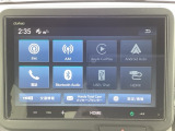 ディスプレイオーディオ装着車です。ラジオ、Bluetoothオーディオ、ミュージックプレーヤー接続など多彩なオーディオ機能を搭載♪
