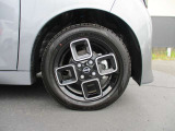 おしゃれは足元から。日産純正のアルミホイールで足元すっきり。タイヤサイズは155/65R14になります