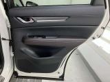 パワーウィンドウのスイッチですよ。運転席に居ながら窓を開け閉めのコントロールできます。
