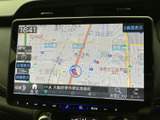 鮮明な表示で、スムーズなナビゲーションを実現。目的地までのルートを分かりやすく表示し、快適なドライブをサポートします。最新の地図データで常に最新情報を確認できます。
