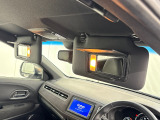 【あると便利な装備】運転席・助手席サンバイザー内側ライト付きミラー+マップランプが装備されています