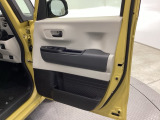 開口部が広いため、荷物を抱えた状態での乗り入れも楽に行えます。ドアポケット収納も充実しております。