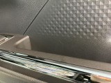 ドア内張にキズあります。