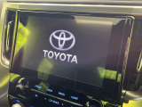 【メーカー純正ナビ】インテリアに溶け込むスタイリッシュな「専用設計」メーカーナビを装備♪視認性や操作性など基本性能にも優れ、より上質なカーライフをお楽しみいただけます。