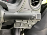 手元で簡単に操作できるウインカーレバーです。スムーズな車線変更や右左折をサポートします。
