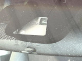 【ホンダセンシング】走行中に前方の車両等を認識し、衝突しそうな時は警報とブレーキで衝突回避と被害軽減をアシスト。より安全にドライブをお楽しみいただけます。