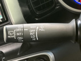 雨天時でも視界を確保できるワイパー機能。レバー操作で簡単にON/OFFでき、快適なドライブをサポートします。