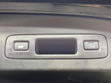 【パワーバックドア】スマートキーや運転席のボタンを押すだけでリアゲートが自動で開閉します!荷物を持っている時や、高い位置にあるバックドアを閉める際に便利な機能です♪
