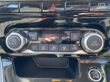 【エアコン】『エアコン装備』の画像になります。暑い夏でも寒い冬でも、車内に快適な空気を届けるので、いつでも快適な車内空間を創り上げます!