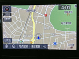 鮮明な地図表示で、スムーズなナビゲーションを実現。様々な情報が分かりやすく表示され、安全運転を後押しします。