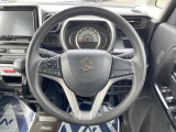 インテリアに合わせたデザインのステアリングは、運転される方のことも考え、運転しやすい形状、大きさです。是非一度、実際に触ってお確かめください。
