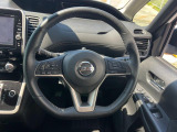 【純正革巻きステアリング】上質な革を使用することで、手にしっかり馴染みとても運転しやすいハンドルです♪