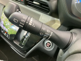 ワイパー操作はレバー一本で簡単。雨天時でも、視界をクリアに保ち、安全運転をサポートします。