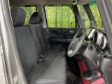 運転席シート廻りは使用感も少なく、良好な状態となっています。丁寧に使われていたことがよくわかりますね。