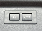 【パワーバックドア】スマートキーや運転席のボタンを押すだけでリアゲートが自動で開閉します!荷物を持っている時や、高い位置にあるバックドアを閉める際に便利な機能です♪