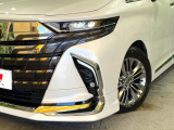 【シーケンシャルターンランプ付きLEDヘッドライト】人気の『流れるウィンカー』付きのLEDヘッドライトを装備♪高級感はもちろん、点灯時は存在感たっぷりで他車からも認識されやすく安心です。