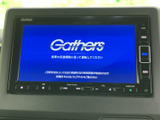 先進のナビゲーションシステムを搭載。目的地設定やルート検索がスムーズに行え、快適なドライブをサポートします。