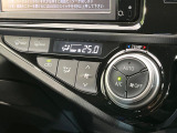 【オートエアコン】一度お好みの温度に設定すれば、車内の温度を検知し風量や温度を自動で調整。暑い&hellip;寒い&hellip;と何度もスイッチ操作をする必要はありません。快適な車内空間には必須の機能ですね♪