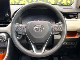 【純正革巻きステアリング】上質な革を使用することで、手にしっかり馴染みとても運転しやすいハンドルです♪