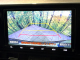 【バックカメラ】駐車時に後方がリアルタイム映像で確認できます。大型商業施設や立体駐車場での駐車時や、夜間のバック時に大活躍!運転スキルに関わらず、今や必須となった装備のひとつです!