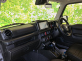 運転席からの視界が広く、安全運転をサポートします。スムーズな操作で、快適なドライブを楽しめます。操作性にも優れています。