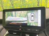 【パノラミックビューモニター】専用のカメラにより、上から見下ろしたような視点で360度クルマの周囲を確認することができます☆死角部分も確認しやすく、狭い場所での切り返しや駐車もスムーズに行えます。