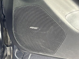 【BOSEサウンドシステム】メーカーオプションの高品位サウンドシステムを搭載。専用のチューニングが施された大小様々なスピーカーから良質なサウンドが奏でられ、臨場感あふれる音響空間を演出します。