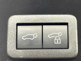 【パワーバックドア】スマートキーや運転席のボタンを押すだけでリアゲートが自動で開閉します!荷物を持っている時や、高い位置にあるバックドアを閉める際に便利な機能です♪