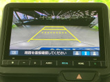 バックカメラ連動機能で、駐車時の後方視界をサポート。安全確認をしっかり行い、スムーズな駐車をアシストします。周囲の状況を把握しやすく、安心感も高まります。
