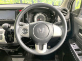 インテリアに合わせたデザインのステアリングは、運転される方のことも考え、運転しやすい形状、大きさです。是非一度、実際に触ってお確かめください。