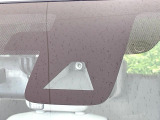 【エマージェンシーブレーキ】走行中に前方の車両等を認識し、衝突しそうな時は警報とブレーキで衝突回避と被害軽減をアシスト。より安全にドライブをお楽しみいただけます。