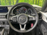 【純正革巻きステアリング】上質な革を使用することで、手にしっかり馴染みとても運転しやすいハンドルです♪