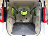 普段のお買い物や通勤、送迎等に十分な荷室スペースを確保しております。セカンドシートを倒すと、大きな荷物の積載も可能です♪