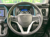 インテリアに合わせたデザインのステアリングは、運転される方のことも考え、運転しやすい形状、大きさです。是非一度、実際に触ってお確かめください。