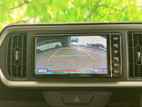 バックカメラの映像を表示し、安全な後退をサポートします。駐車時にも役立ち、運転の負担を軽減します。