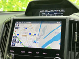 見やすい地図表示で、目的地までスムーズに案内してくれます。長距離ドライブでも安心のナビゲーションシステムです。