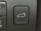 【パワーバックドア】スマートキーや運転席のボタンを押すだけでリアゲートが自動で開閉します!荷物を持っている時や、高い位置にあるバックドアを閉める際に便利な機能です♪