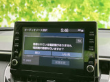 スマートフォン連携機能も搭載で、お好みの音楽をカーナビで楽しめます。目的地設定や音楽操作もスムーズに行え、快適なドライブをサポートします。