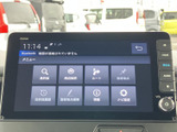 多彩な機能が搭載されたナビゲーションシステムで、目的地までのルート検索や快適なカーライフをサポートします。スムーズな操作性と見やすい画面が魅力です。