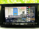 停車時にテレビ放送を視聴可能です。お子様連れのご家族にもおすすめです。安全に配慮して、運転中は視聴を控えてください。