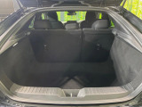 積み下ろしのしやすいデッキにはたっぷりと荷物を積み込んでいただけます。遊びから仕事まで、様々なシーンで頼れます♪